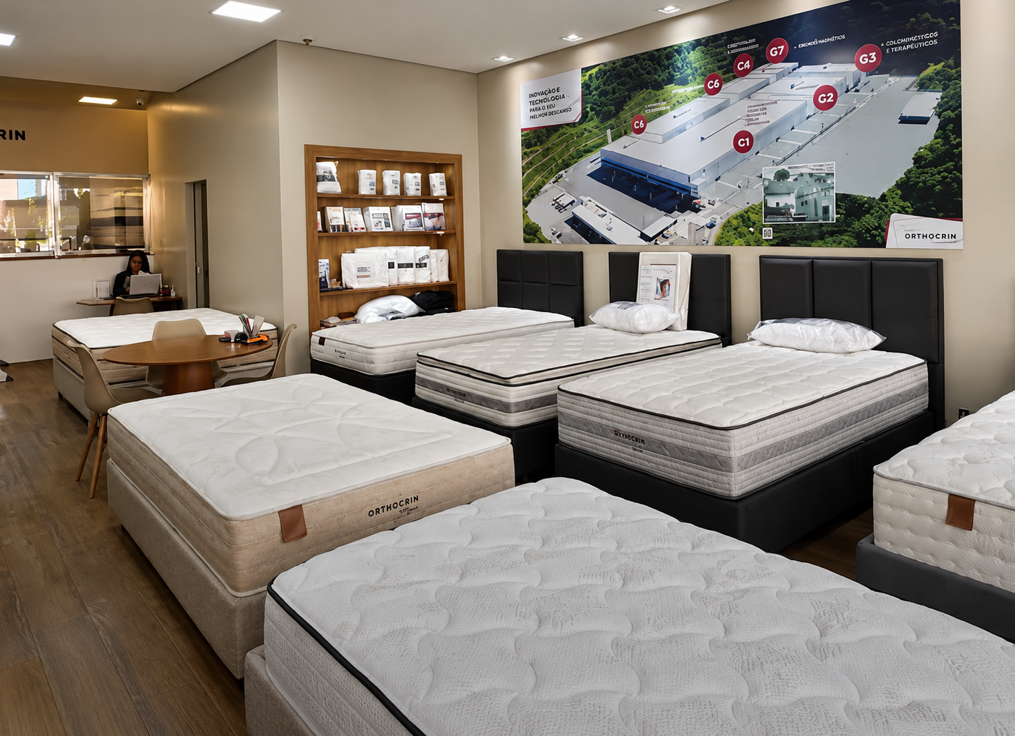 Showroom moderno de colchões Orthocrin